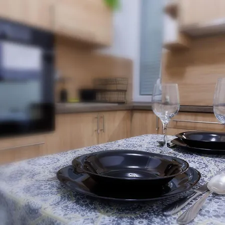 Gyoengy Apartment *